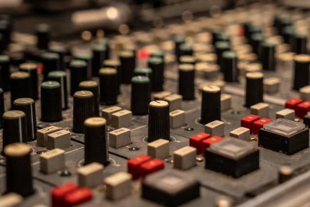 LIVE RECORDING STUDIO