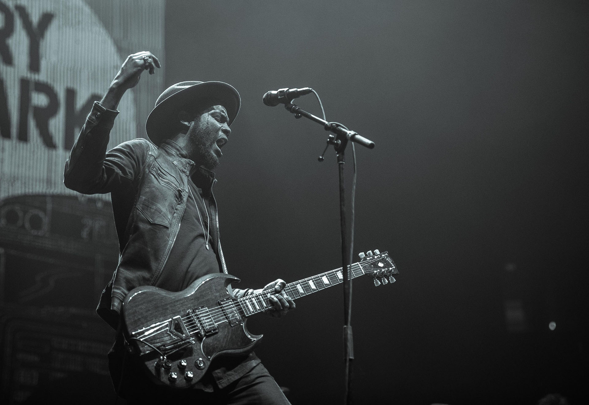 Caprichos de Apolo presents:  Gary Clark Jr.