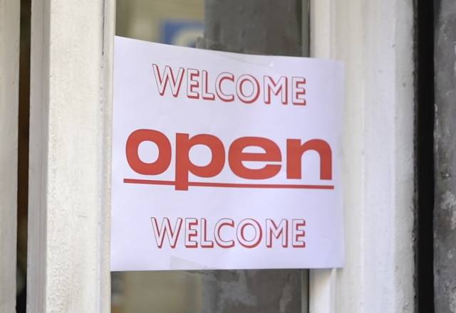 Verano en Apolo: Come in, we're open!