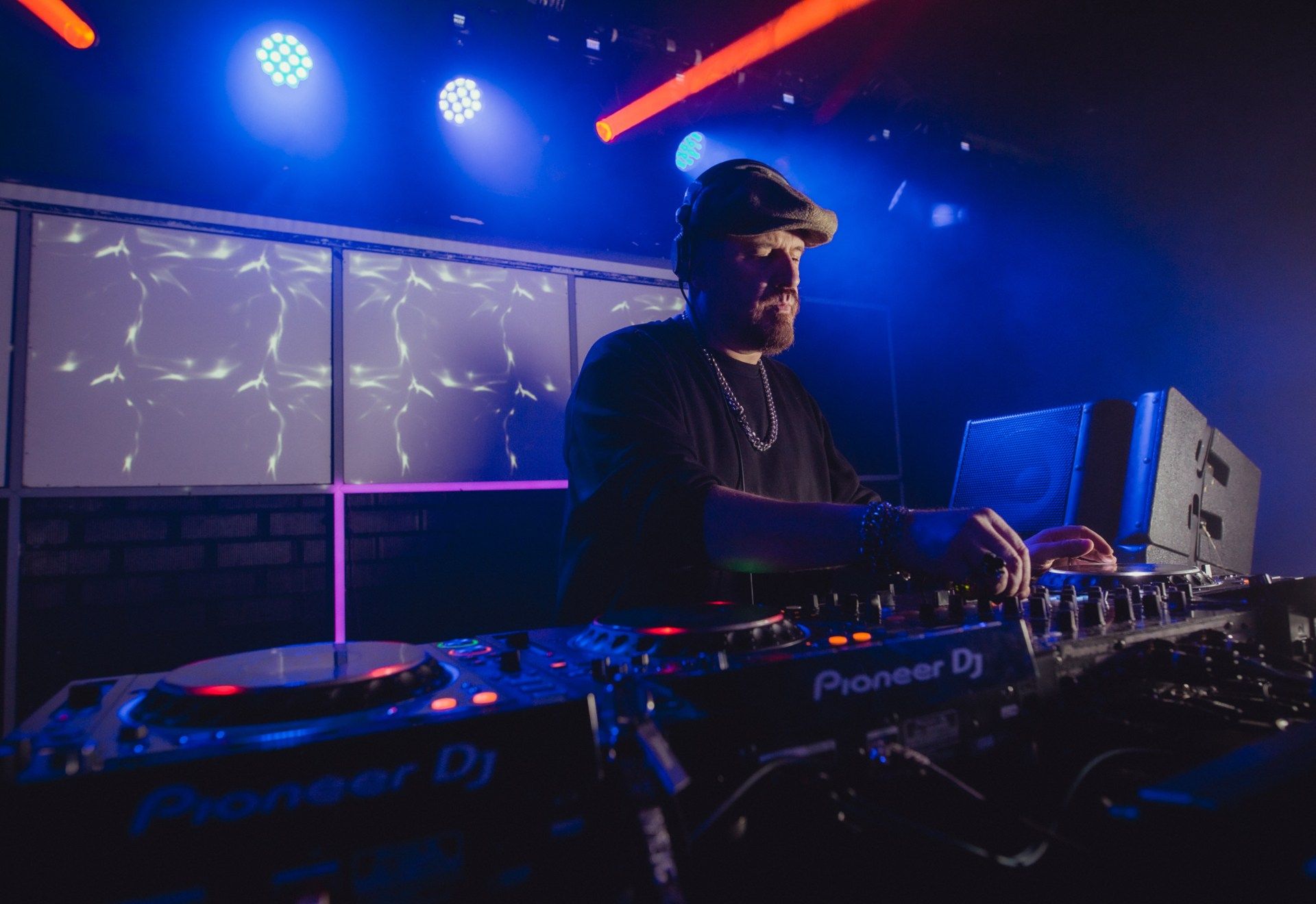 Bass Bunny: Cucut & Pau Roses + Dj Kosmos