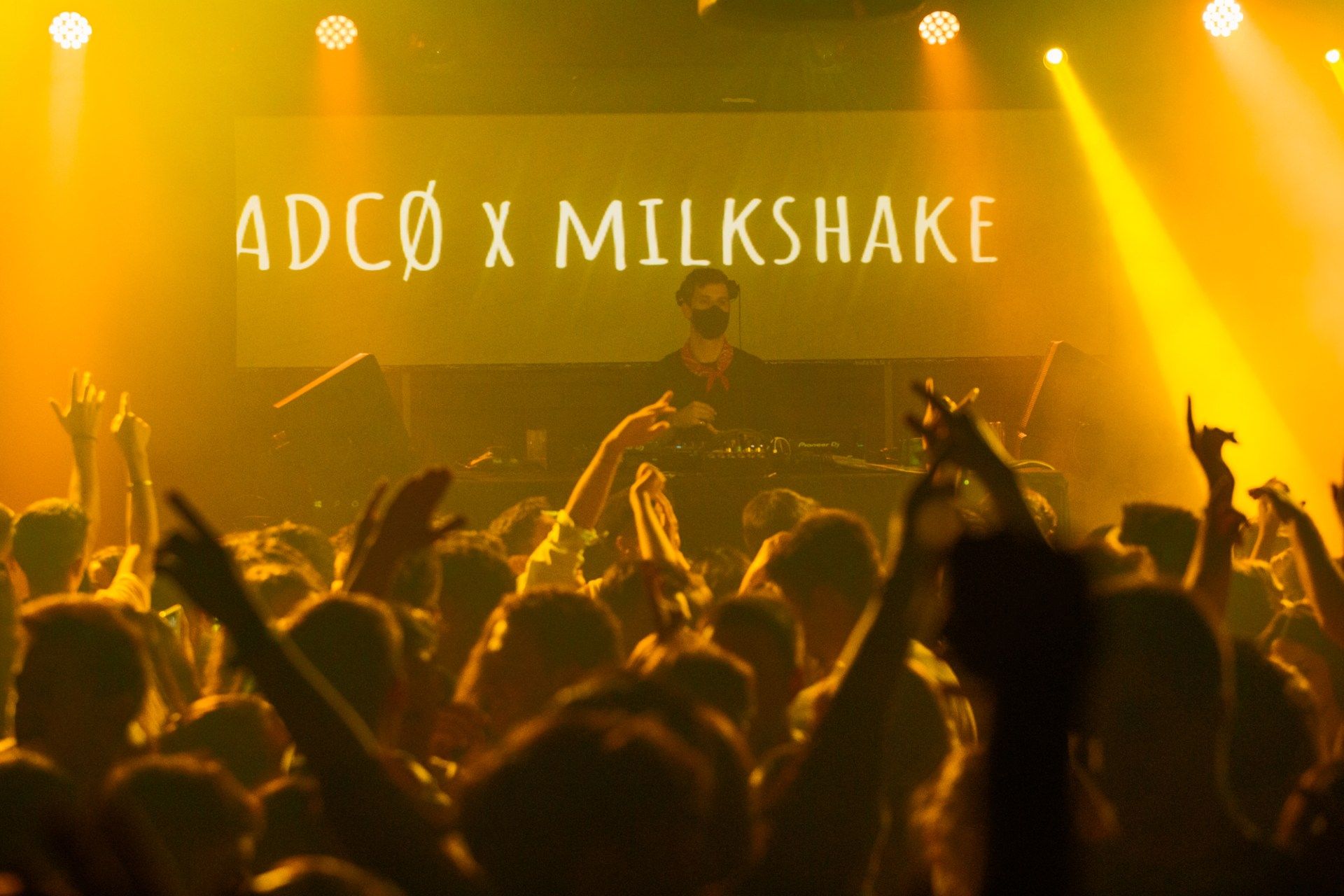 La (2) de Milkshake: Stile & ADCØ