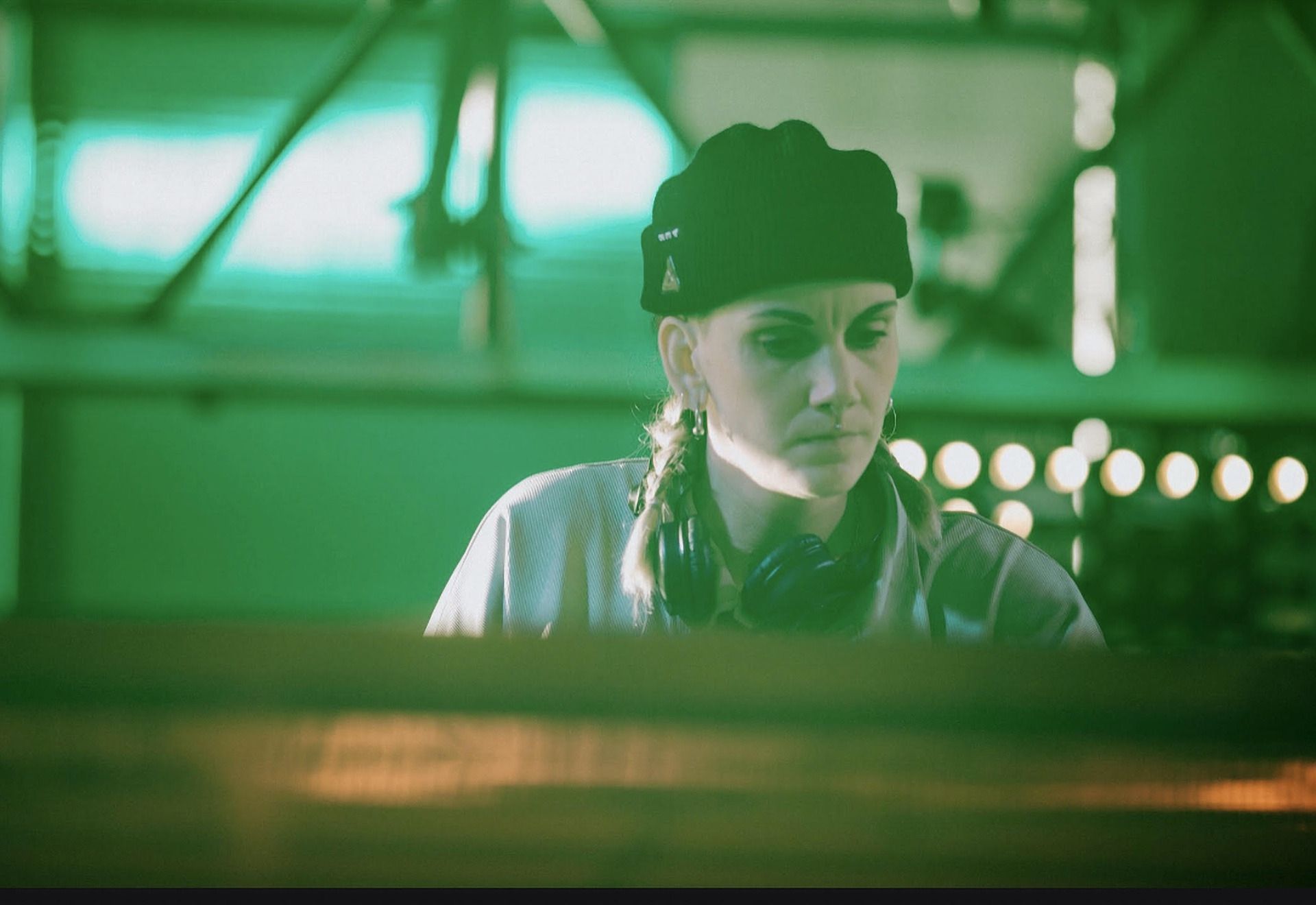 Bass Bunny: Jen Cruz + Rho + Dj Kosmos