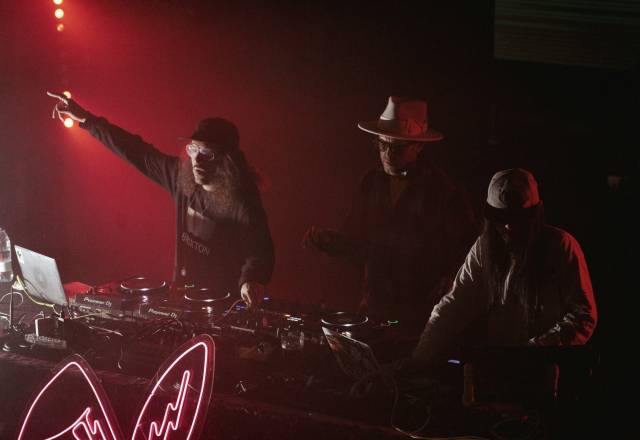 Honey Bunny & Bass Bunny: Prom Night | Joe Cabana & Moonshiners [live!] + Dj Kosmos