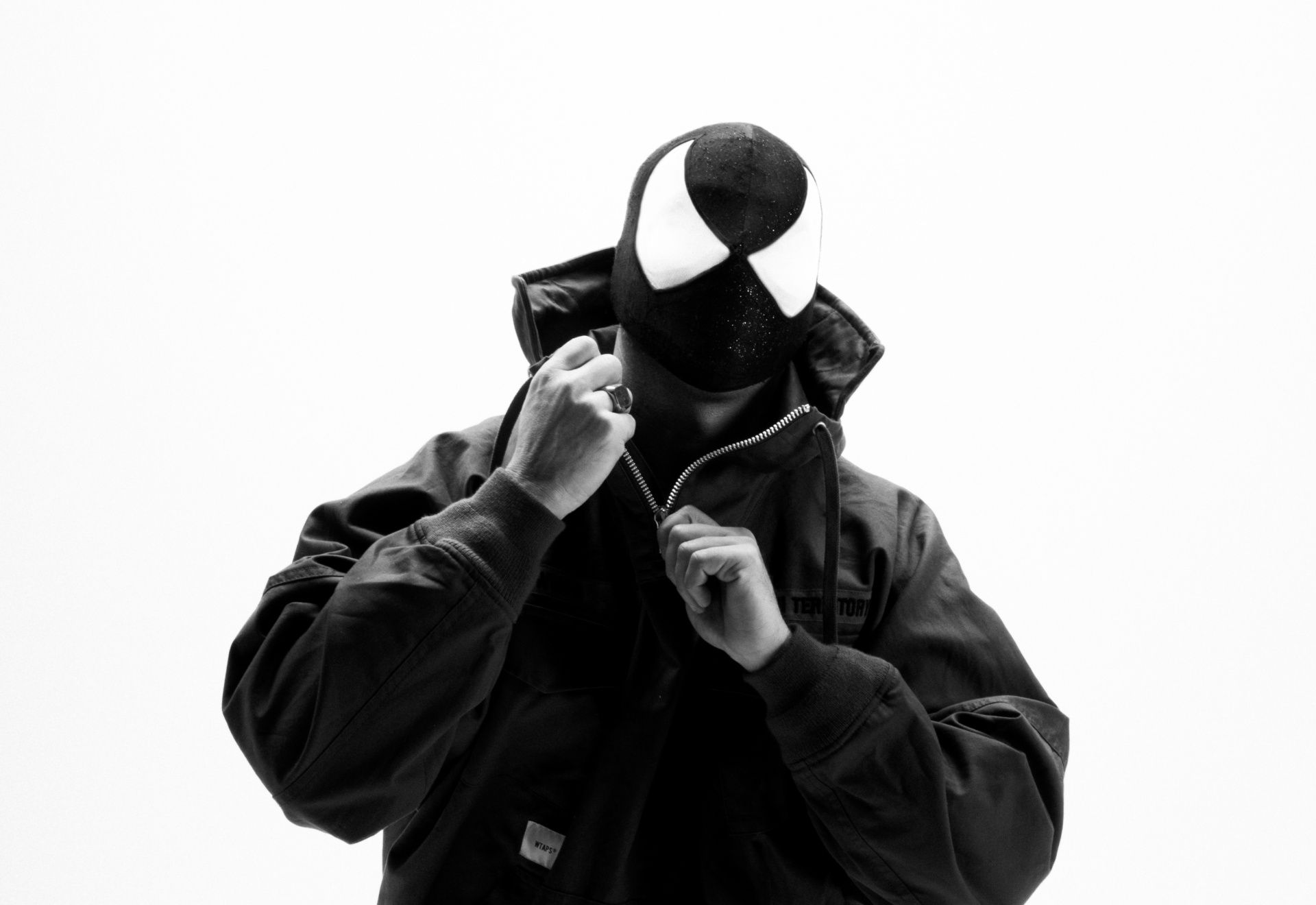 Nitsa: The Bloody Beetroots dj set + Dave P. b2b Gee Dee