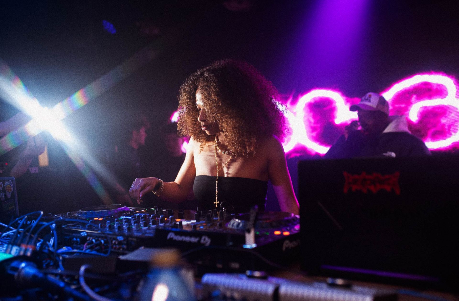 NALGAS | Albany live show + MVRK showcase + Afri K + Dj Air + Jesse James + Sanchez by Bexnil + MC SAFUTUT
