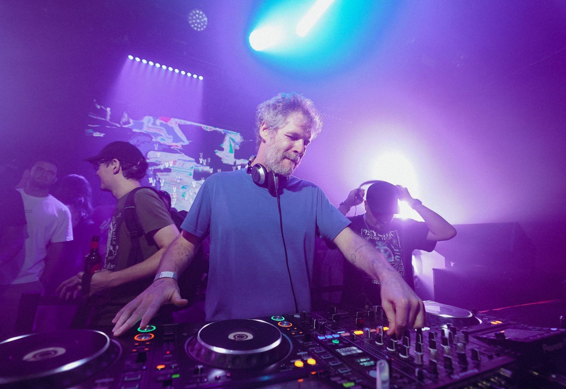 Honey Bunny & Bass Bunny: Legoteque & Joe Cabana + Dj Kosmos & Rctl