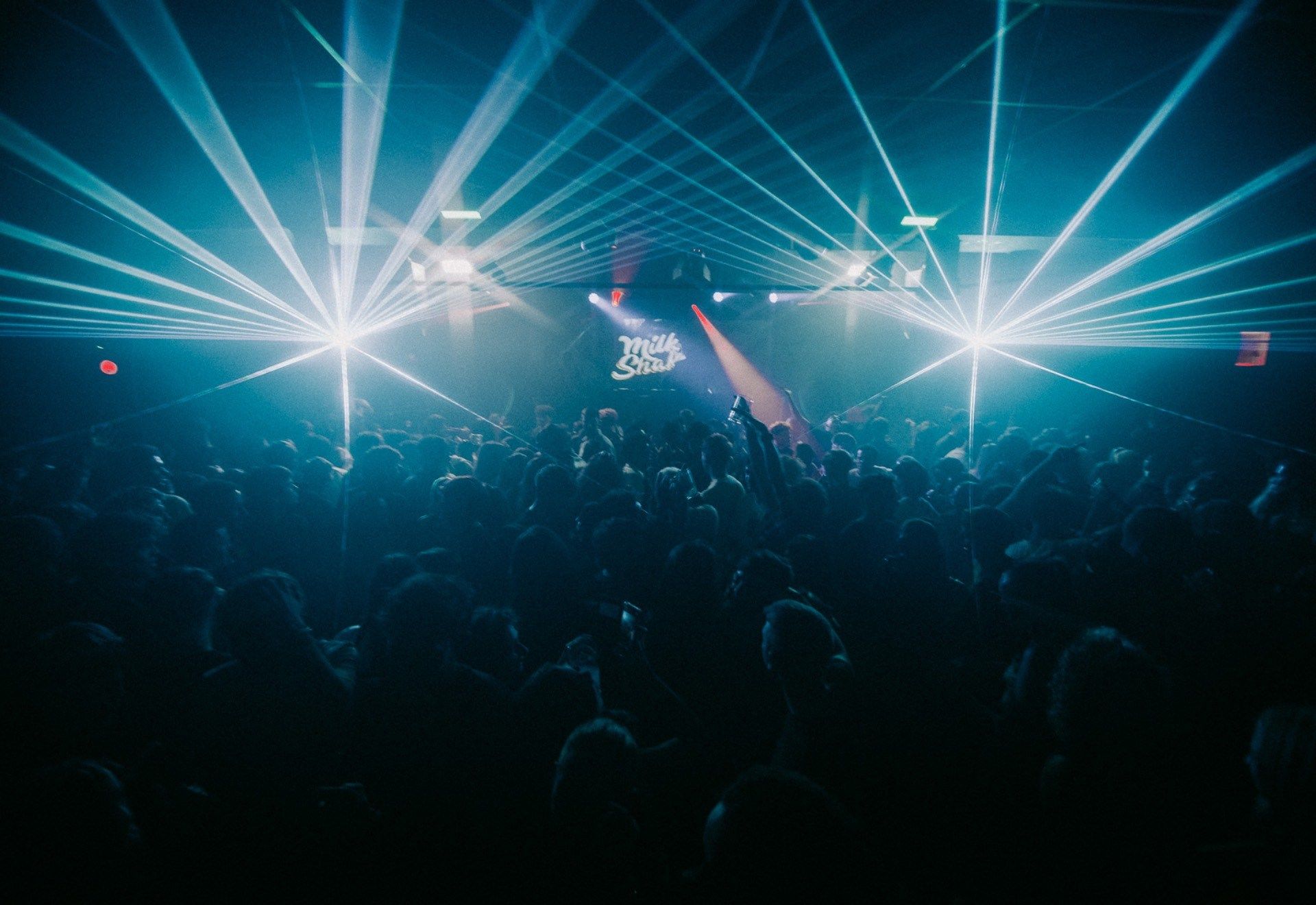 La (2) de Milkshake: ADCØ & Dluxeone