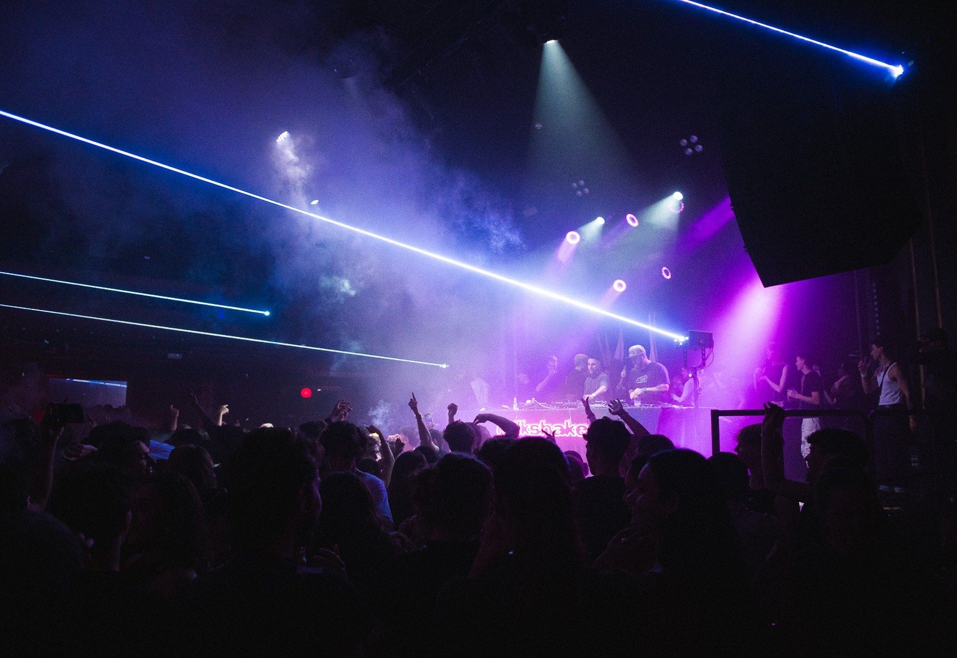 La (2) de Milkshake: Karamelo Club | Stile & Kiimu