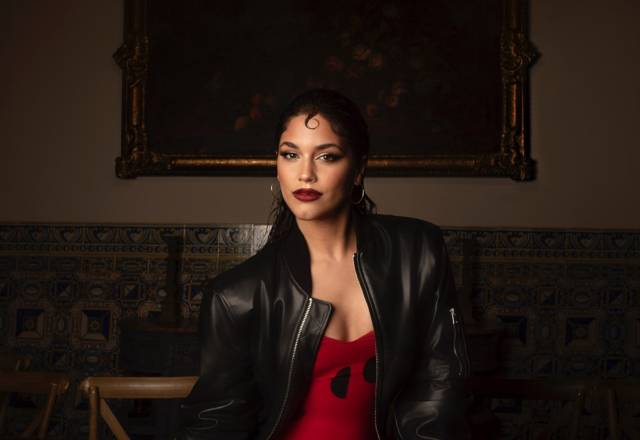 Carmen Avilés presenta Carmela Live Show
